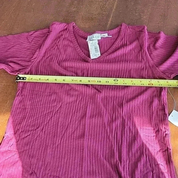 Chaus NWT VNeck Top Size Small - Picture 3 of 5